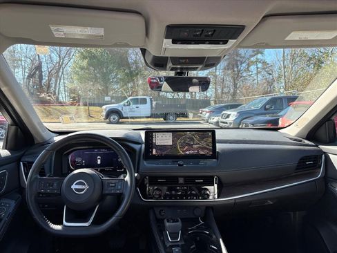 Used 2024 Nissan Rogue Platinum w/ Platinum Premium Package image 6