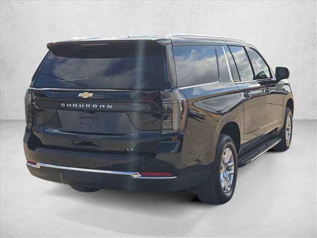 Used 2026 Chevrolet Suburban LT w/ Comfort Package RWD image 5