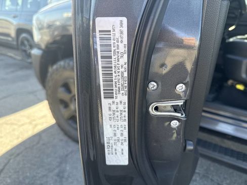 Used 2018 RAM 2500 Tradesman w/ Chrome Appearance Group image 26