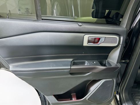 Used 2020 Ford Explorer Limited image 26