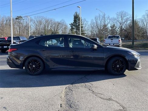 Used 2025 Toyota Camry SE image 6