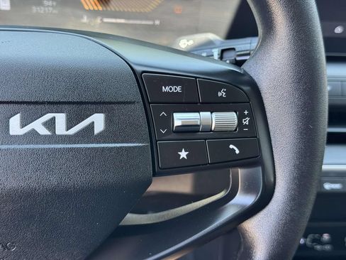 Used 2025 Kia K4 FWD image 12