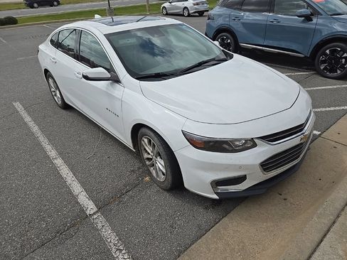 Used 2016 Chevrolet Malibu Hybrid w/ Leather Package FWD image 2