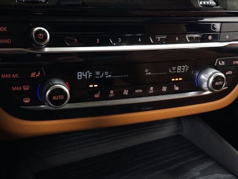 Used 2023 BMW 530e xDrive w/ Premium Package image 33