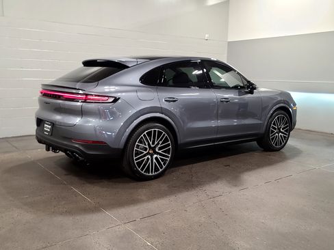 New 2026 Porsche Cayenne Coupe image 7