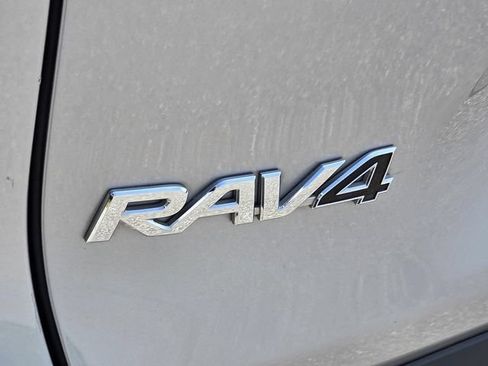 Used 2022 Toyota RAV4 XLE w/ Convenience Package FWD image 29
