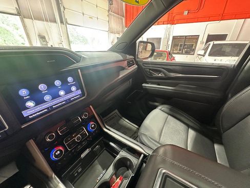 Used 2021 GMC Yukon Denali w/ Denali Premium Package AWD/4WD image 24