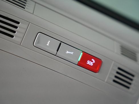 Used 2021 Volkswagen Tiguan SE w/ Panoramic Sunroof Package image 54