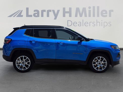 Used 2025 Jeep Compass Limited AWD/4WD image 6