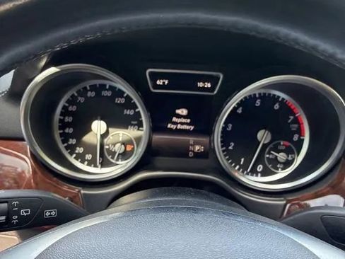Used 2016 Mercedes-Benz GL 550 4MATIC image 33