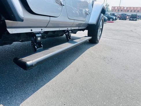 Used 2018 Jeep Wrangler Unlimited Sahara AWD/4WD image 20