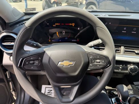 Used 2025 Chevrolet Trax LT FWD image 15