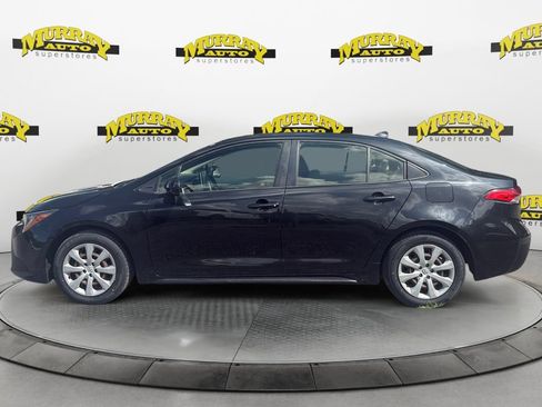 Used 2020 Toyota Corolla LE FWD image 2