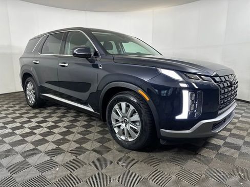 Used 2023 Hyundai Palisade SE image 2