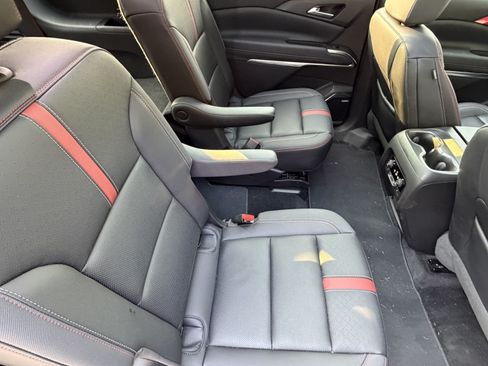 Used 2025 Chevrolet Traverse RS FWD image 41