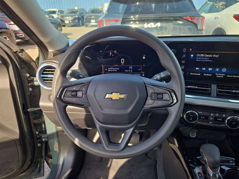 Used 2025 Chevrolet Trax LT FWD image 15