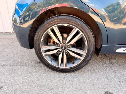 Used 2018 Kia Soul + FWD image 28