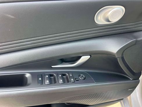 Certified 2023 Hyundai Elantra Limited FWD image 16