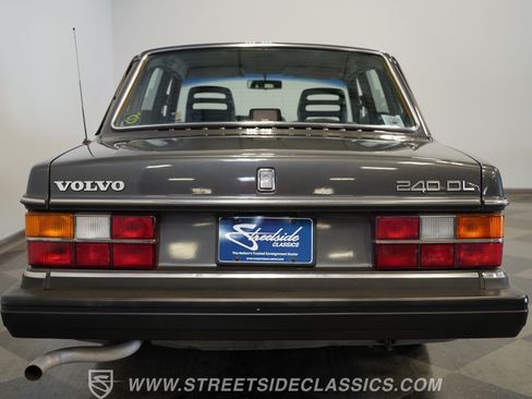 Used 1988 Volvo 240 Sedan RWD image 11