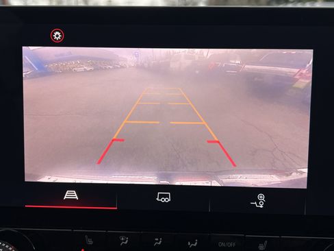 Used 2024 GMC Canyon AT4 image 11