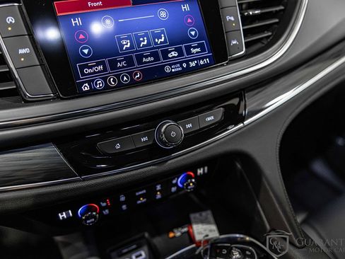 Used 2024 Buick Enclave Premium image 27