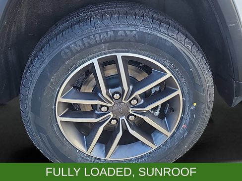 Used 2022 Jeep Grand Cherokee Limited AWD/4WD image 27