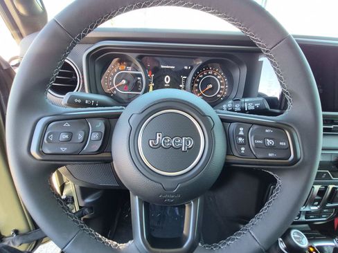 Used 2026 Jeep Wrangler Rubicon AWD/4WD image 24