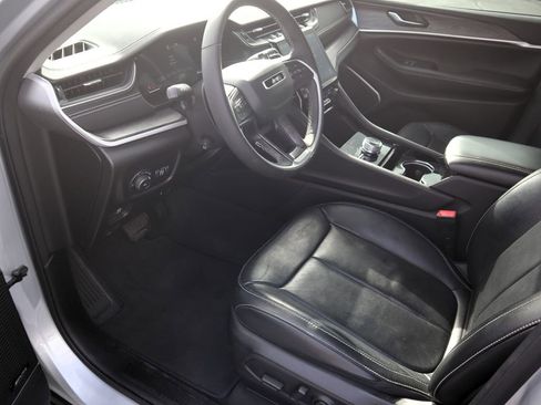 Used 2023 Jeep Grand Cherokee L Limited w/ Luxury Tech Group II image 14