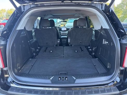 Used 2022 Ford Explorer XLT w/ Equipment Group 202A image 25