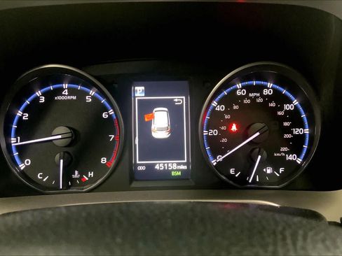 Used 2018 Toyota RAV4 XLE AWD/4WD image 26