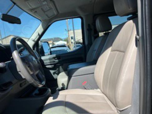 Used 2016 Nissan NV 3500 SL image 9
