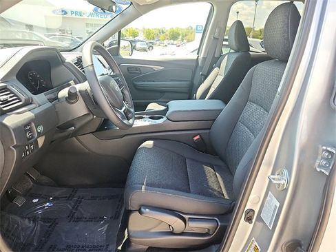 Used 2025 Honda Ridgeline Sport image 7
