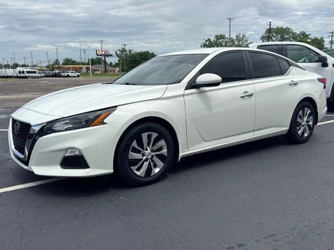 Used 2022 Nissan Altima 2.5 S FWD image 2