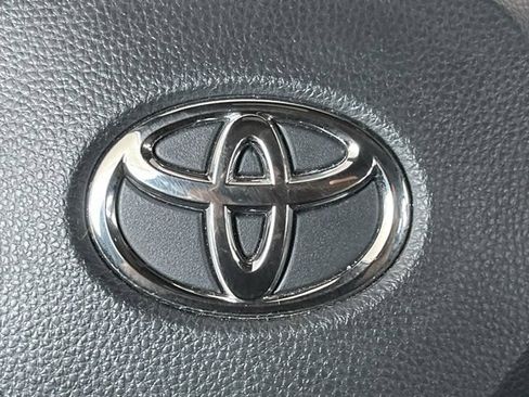 Used 2022 Toyota Corolla SE w/ Carpet Mat Package (TMS) FWD image 11