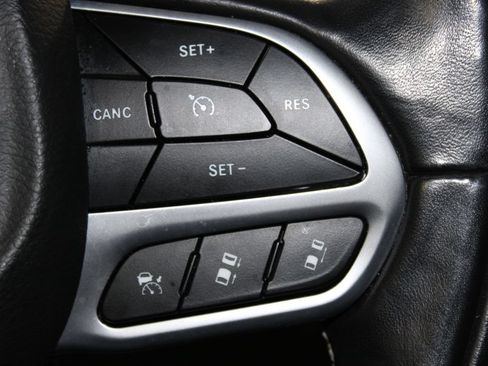 Used 2022 Chrysler Pacifica Limited FWD image 43