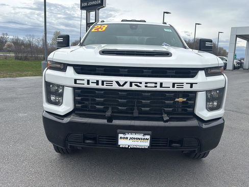 Used 2023 Chevrolet Silverado 2500 Custom w/ Custom Convenience Package AWD/4WD image 2