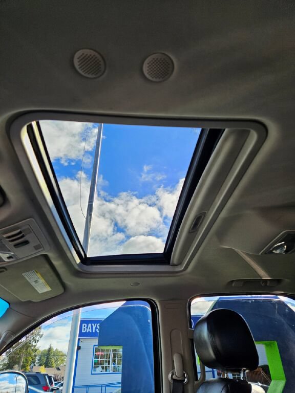 Used 2013 GMC Yukon Denali AWD/4WD image 24