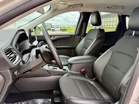 Used 2025 Ford Escape SE FWD image 11