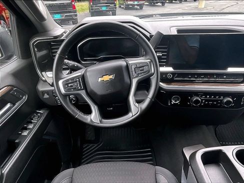 Used 2024 Chevrolet Silverado 1500 LT AWD/4WD image 16