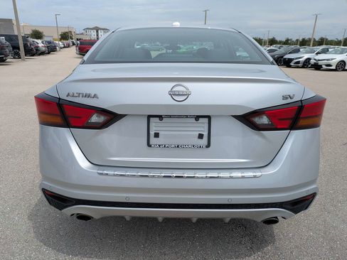 Used 2023 Nissan Altima 2.5 SV w/ SV Premium Package FWD image 5
