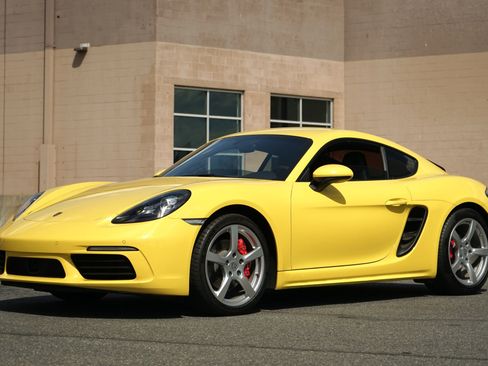 Used 2020 Porsche 718 Cayman S w/ Light Design Package RWD image 2