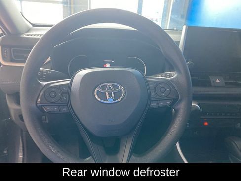 Used 2025 Toyota RAV4 LE AWD/4WD image 5