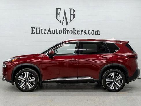 Used 2023 Nissan Rogue Platinum w/ Platinum Premium Package image 2