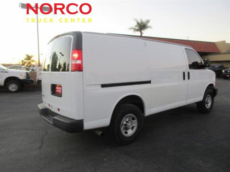 Used 2016 Chevrolet Express 2500 RWD image 2