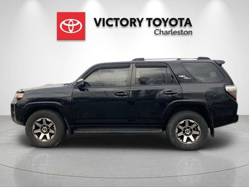 Used 2017 Toyota 4Runner TRD Off-Road image 2
