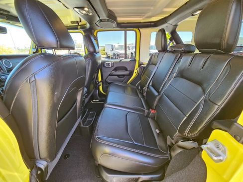 Used 2023 Jeep Wrangler Unlimited Sahara w/ Cold Weather Group AWD/4WD image 19