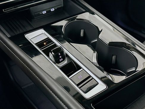 Used 2025 Volkswagen Atlas SE image 25