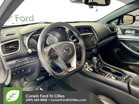 Used 2021 Nissan Maxima SR w/ Sport Mat Group FWD image 3