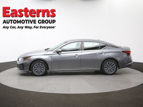 Used 2023 Nissan Altima 2.5 SV FWD image 59