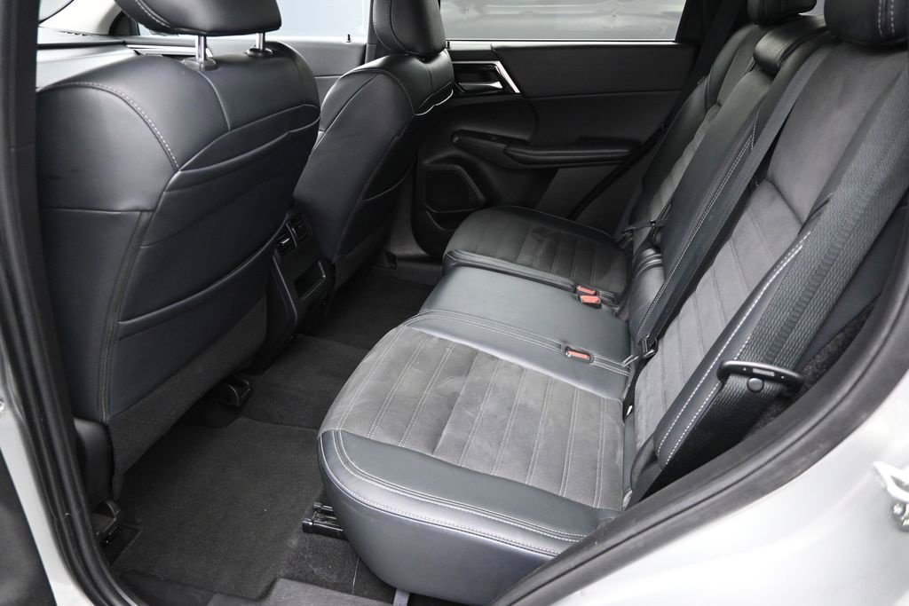 Used 2024 Mitsubishi Outlander SE FWD image 21